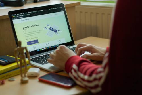 calgary-ecommerce-websites-person-using-laptop